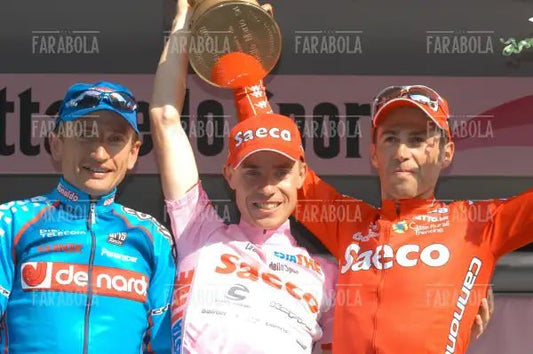 Serhiy Honchar, Damiano Cunego e Gilberto Simoni sul podio, arrivo del Giro d'Italia, Milano, 2004