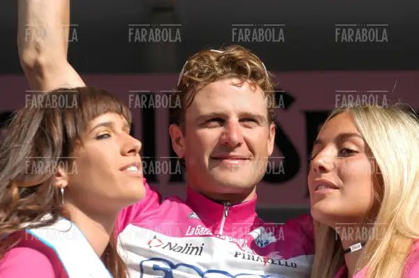 Alessandro Petacchi maglia ciclamino, arrivo del Giro d'Italia, Milano, 2004