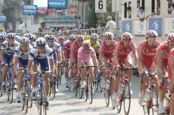 Damiano Cunego in maglia rosa, arrivo del Giro d'Italia, Milano, 2004