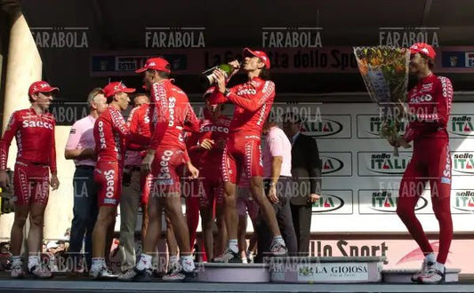 La Saeco festeggia la vittoria, arrivo del Giro d'Italia, Milano, 2004