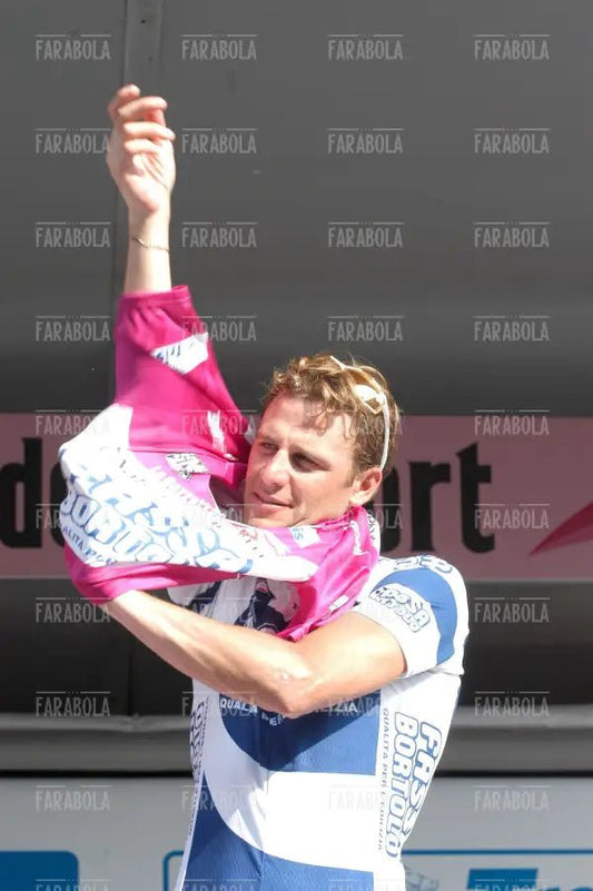 Alessandro Petacchi maglia ciclamino, arrivo del Giro d'Italia, Milano, 2004