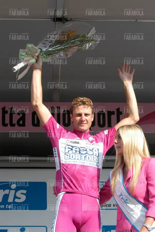 Alessandro Petacchi maglia ciclamino, arrivo del Giro d'Italia, Milano, 2004