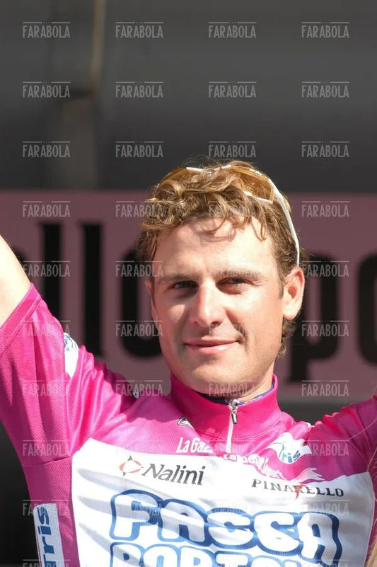 Alessandro Petacchi maglia ciclamino, arrivo del Giro d'Italia, Milano, 2004