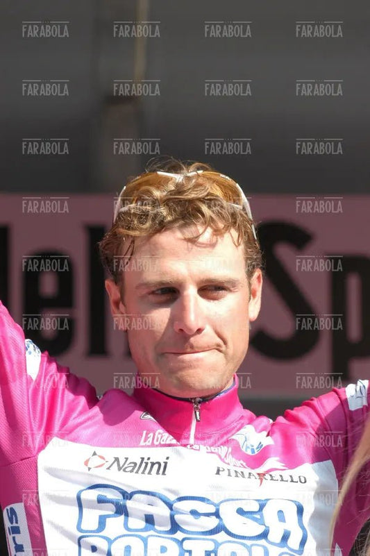 Alessandro Petacchi maglia ciclamino, arrivo del Giro d'Italia, Milano, 2004