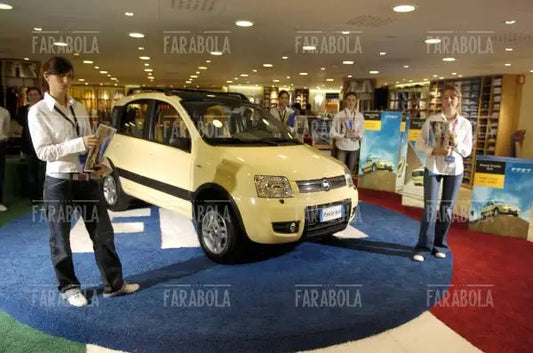 La nuova Fiat Panda 4x4 allo Spazio Fiat della Rinascente, Milano, 2004