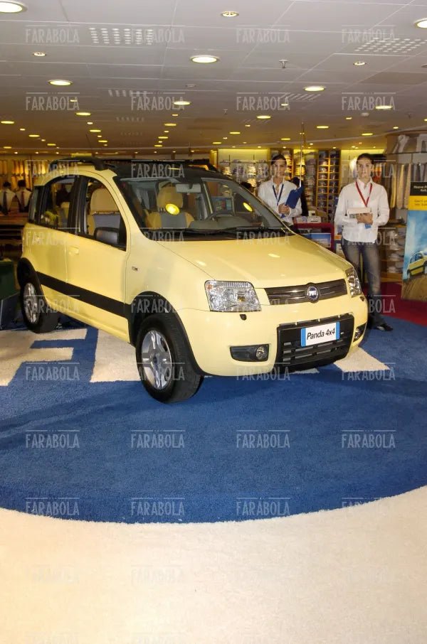 La nuova Fiat Panda 4x4 allo Spazio Fiat della Rinascente, Milano, 2004