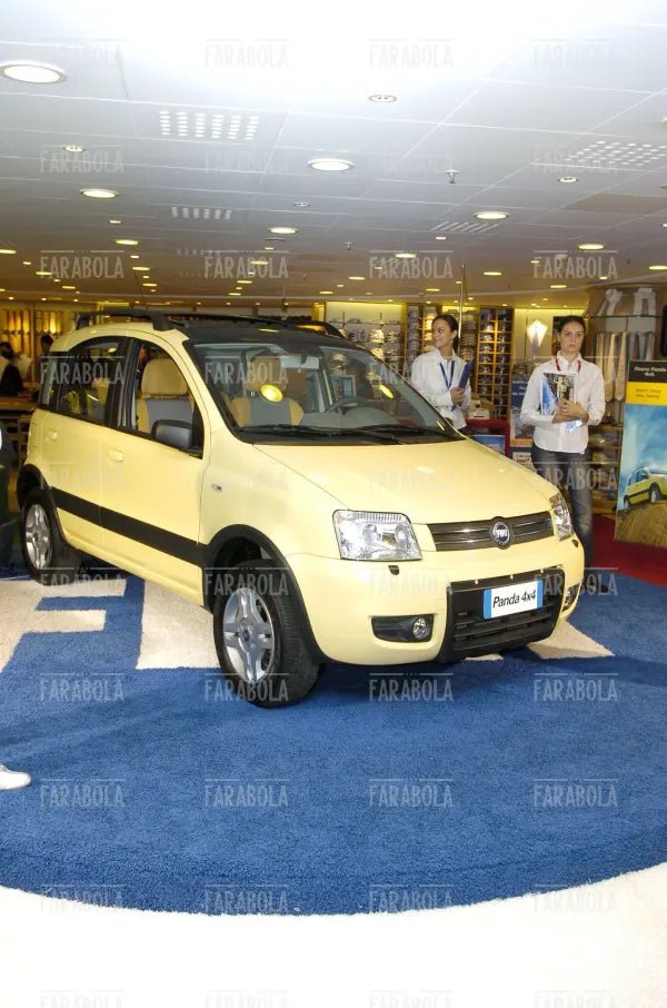 La nuova Fiat Panda 4x4 allo Spazio Fiat della Rinascente, Milano, 2004