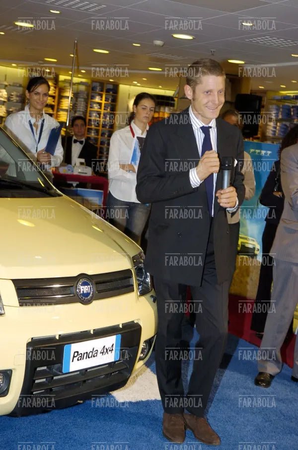 Lapo Elkann presenta la nuova Panda 4x4 allo Spazio Fiat della Rinascente, Milano, 2004