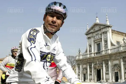 Davide Cassani prepara la tappa Firenze-Ravenna del Giro d'Italia, Santa Maria in Porto, Ravenna, 2005