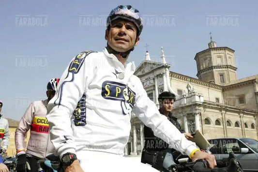 Davide Cassani prepara la tappa Firenze-Ravenna del Giro d'Italia, Santa Maria in Porto, Ravenna, 2005