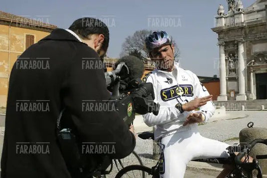 Davide Cassani prepara la tappa Firenze-Ravenna del Giro d'Italia, Santa Maria in Porto, Ravenna, 2005