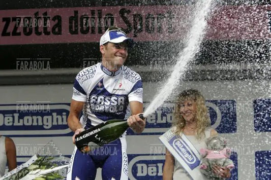 Alessandro Petacchi vincitore di tappa sul podio, Giro d'Italia, Ravenna, 2005
