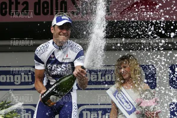 Alessandro Petacchi vincitore di tappa sul podio, Giro d'Italia, Ravenna, 2005