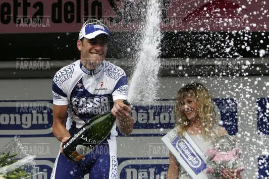 Alessandro Petacchi vincitore di tappa sul podio, Giro d'Italia, Ravenna, 2005