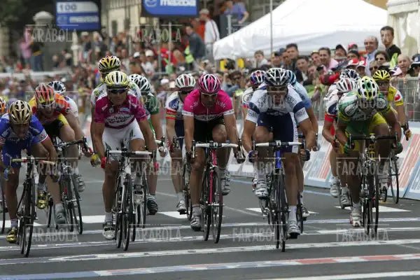 Die Zielankunft der von Alessandro Petacchi gewonnenen Etappe, Giro d'Italia, Ravenna, 2005