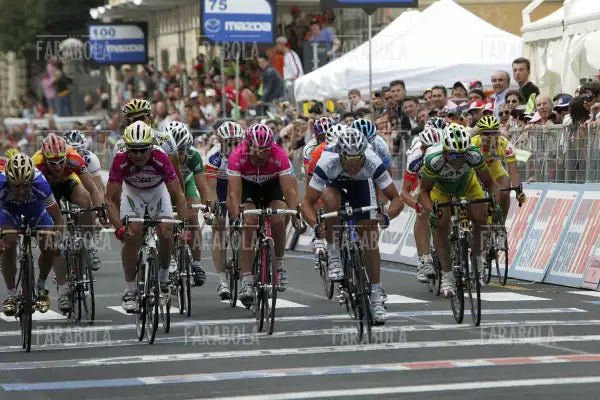 L'arrivo della tappa vinta da Alessandro Petacchi, Giro d'Italia, Ravenna, 2005