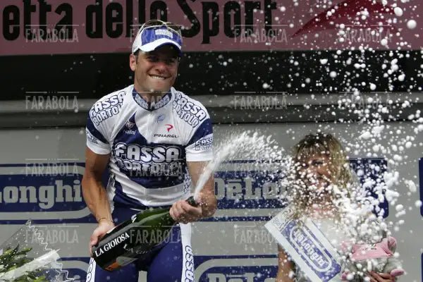 Alessandro Petacchi vincitore di tappa sul podio, Giro d'Italia, Ravenna, 2005