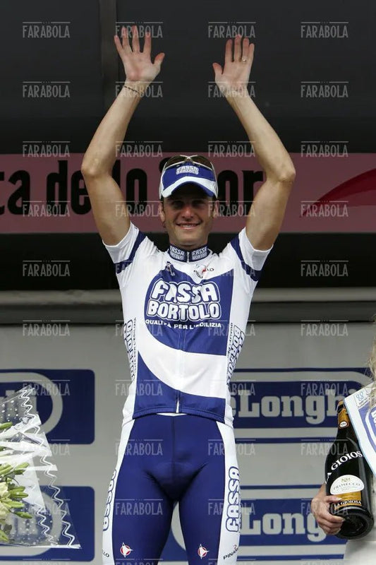 Alessandro Petacchi vincitore di tappa sul podio, Giro d'Italia, Ravenna, 2005