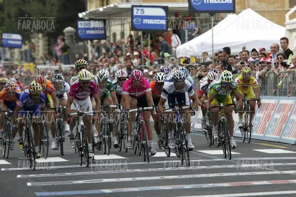 L'arrivo della tappa vinta da Alessandro Petacchi, Giro d'Italia, Ravenna, 2005