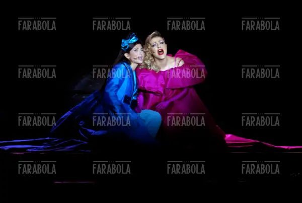 Sabrina De Siena e Maria Grazia Di Valentino, Dracula Opera Rock, Milano, 2006