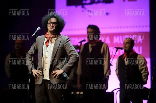 Simone Cristicchi con il Coro dei Minatori di Santa Fiora, Teatro Arcimboldi, Milano, 2009