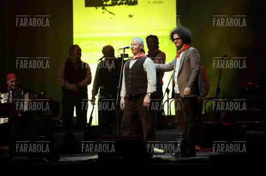 Simone Cristicchi con il Coro dei Minatori di Santa Fiora, Teatro Arcimboldi, Milano, 2009