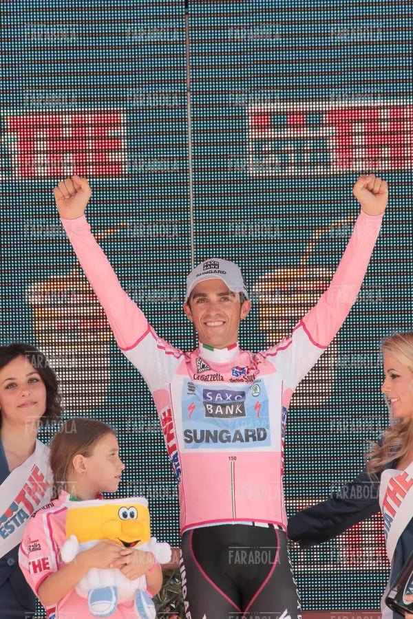 Alberto Contador vincitore sul podio, Giro d'Italia, Milano, 2011