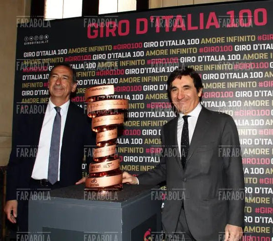 Giuseppe Sala e Urbano Cairo con la coppa del Giro, presentazione della tappa milanese del Giro d'Italia, Milano, 2017