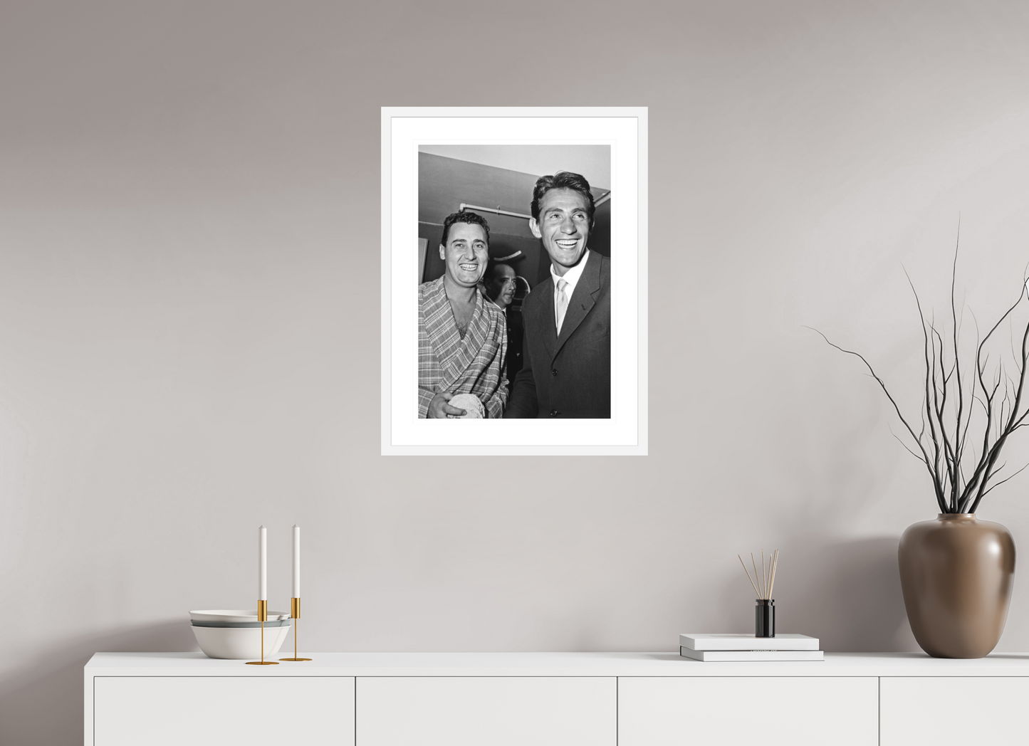 ISO A2 (42 x 59,4 cm), Cornice bianca Alberto Sordi e Walter Chiari, 1952