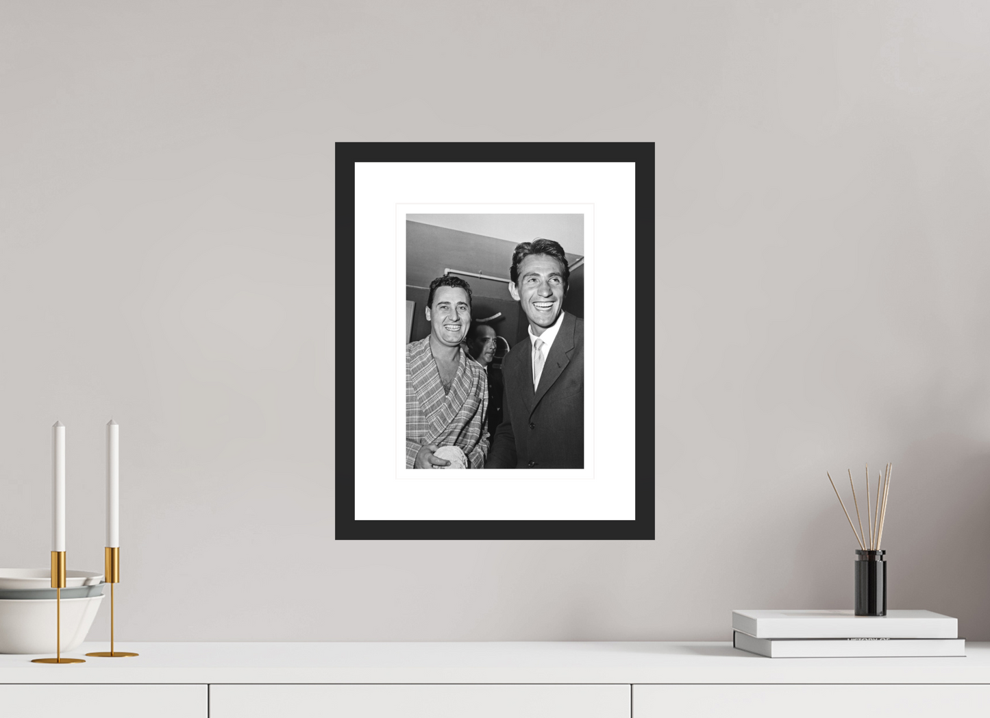 ISO A4 (21 x 29,7 cm), Cornice nera Alberto Sordi e Walter Chiari, 1952