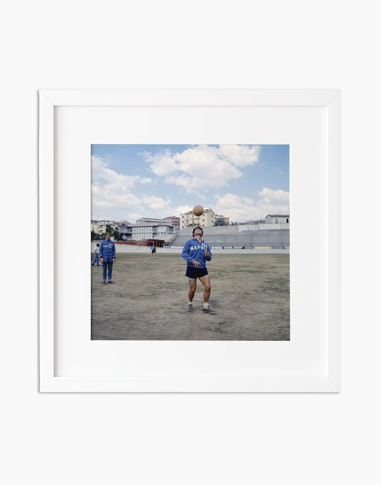 Omar Sivori palleggia, Napoli 1966
