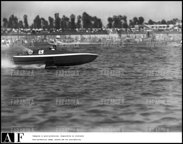Achille Castoldi durante i Campionati europei all'Idroscalo, Milano, 1949 - Farabola Immagine digitale