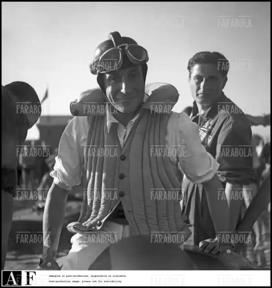 Achille Castoldi durante i Campionati europei all'Idroscalo, Milano, 1949 - Farabola Immagine digitale
