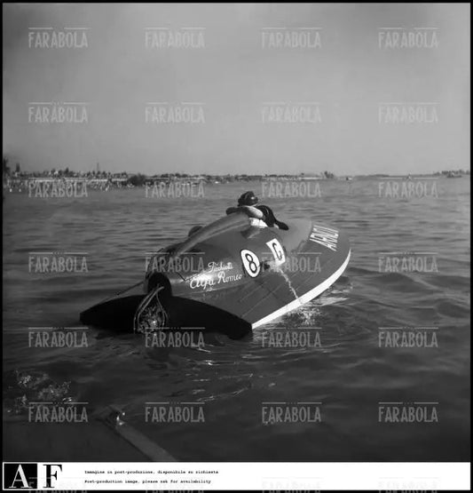 Achille Castoldi durante i Campionati europei all'Idroscalo, Milano, 1949 - Farabola Immagine digitale