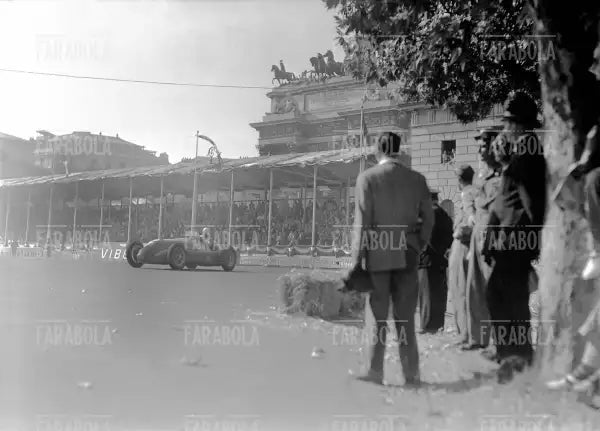 Achille Varzi al Gp di Milano, 1946 - Farabola Immagine digitale