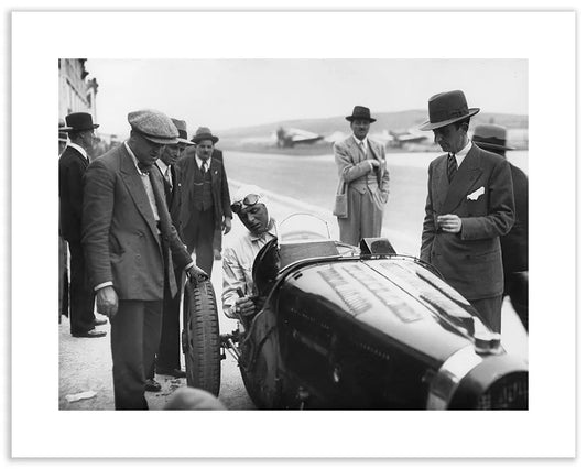 Achille Varzi su Bugatti, 1932 - Farabola Fotografia