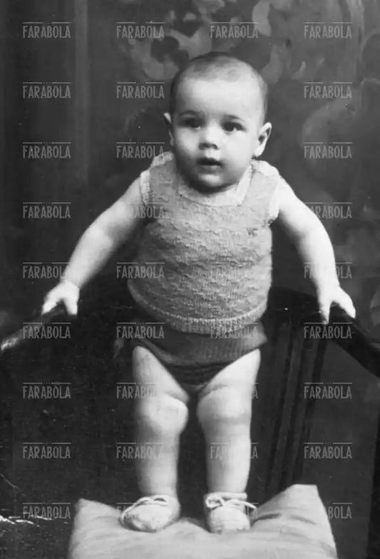 Adriano Celentano a 2 anni, 1940 - Farabola Immagine digitale