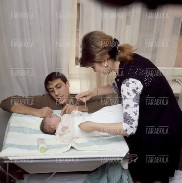 Adriano Celentano, Claudia Mori e la figlia Rosita, 1965 - Farabola Immagine digitale
