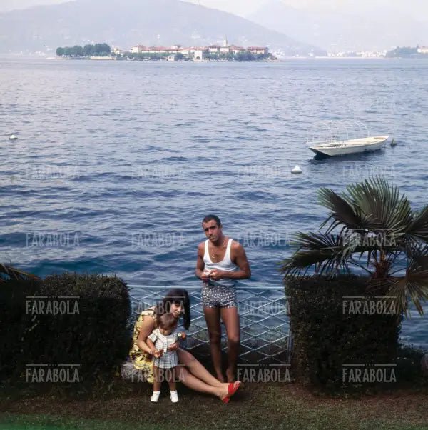 Adriano Celentano, Claudia Mori e la figlia Rosita, 1965 - Farabola Immagine digitale