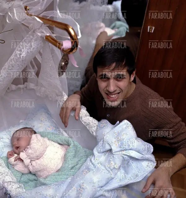 Adriano Celentano con la figlia Rosita, 1965 - Farabola Immagine digitale