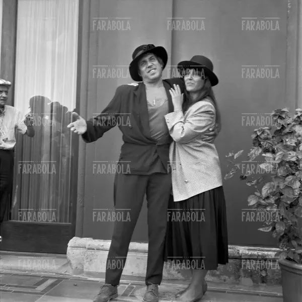 Adriano Celentano con la moglie Claudia Mori, Festival di Venezia, 1988 - Farabola Immagine digitale