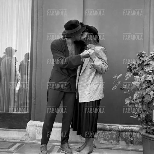 Adriano Celentano con la moglie Claudia Mori, Festival di Venezia, 1988 - Farabola Immagine digitale