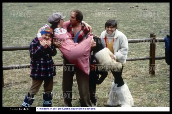 Adriano Celentano e Claudia Mori con i figli, anni 70 - Farabola Immagine digitale
