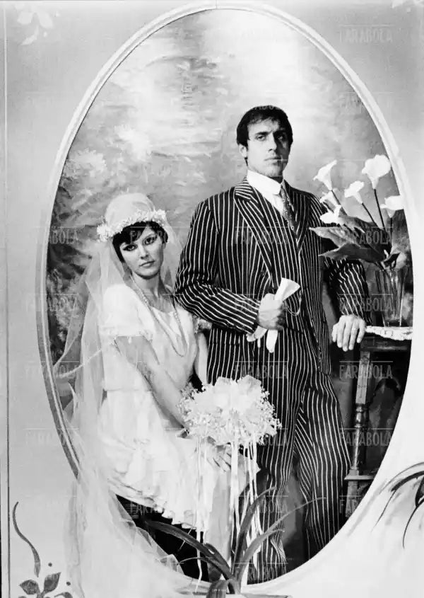 Adriano Celentano e Claudia Mori in una tramissione tv, anni 60 - Farabola Immagine digitale