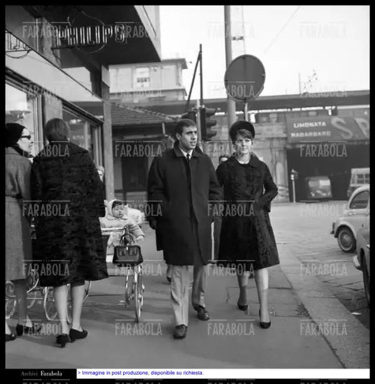 Adriano Celentano e Claudia Mori, Milano, 1965 - Farabola Immagine digitale