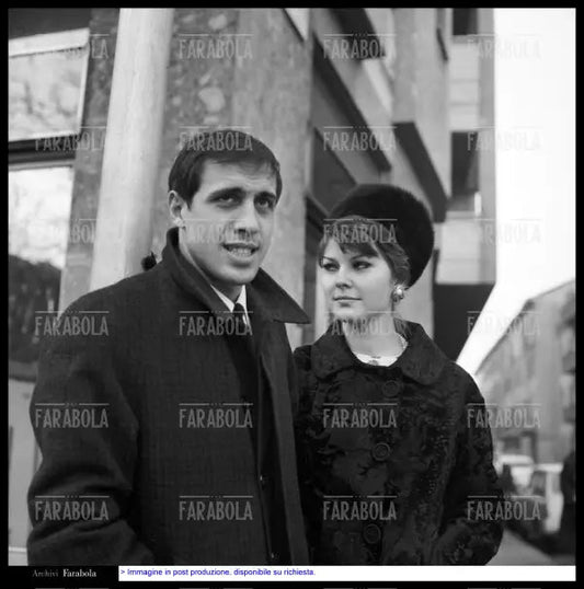 Adriano Celentano e Claudia Mori, Milano, 1965 - Farabola Immagine digitale