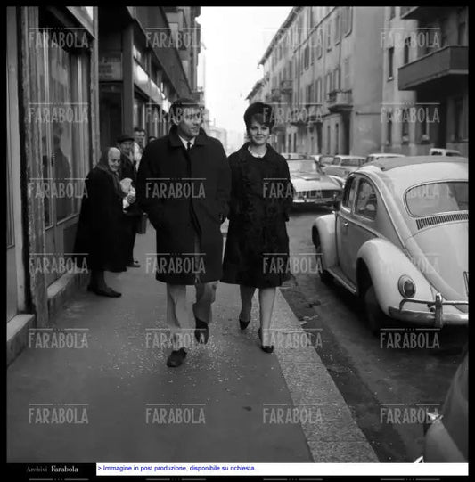Adriano Celentano e Claudia Mori, Milano, 1965 - Farabola Immagine digitale
