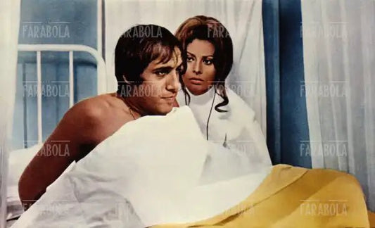 Adriano Celentano e Sophia Loren nel film Bianco, rosso e ............, 1972 - Farabola Immagine digitale