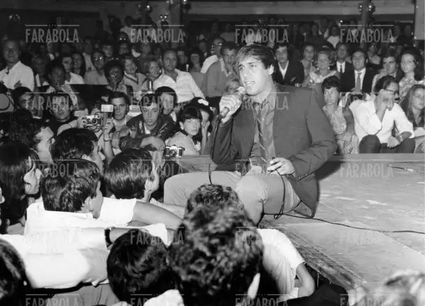 Adriano Celentano in concerto alla Bussola, Viareggio, 1968 - Farabola Immagine digitale