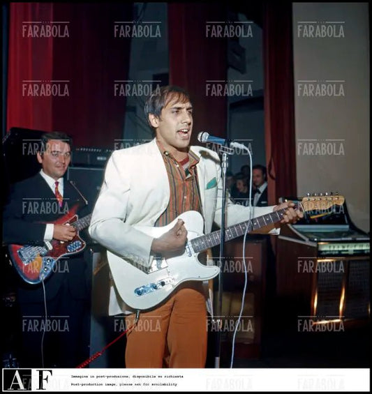 Adriano Celentano in concerto, Salsomaggiore Terme, 1967 - Farabola Immagine digitale